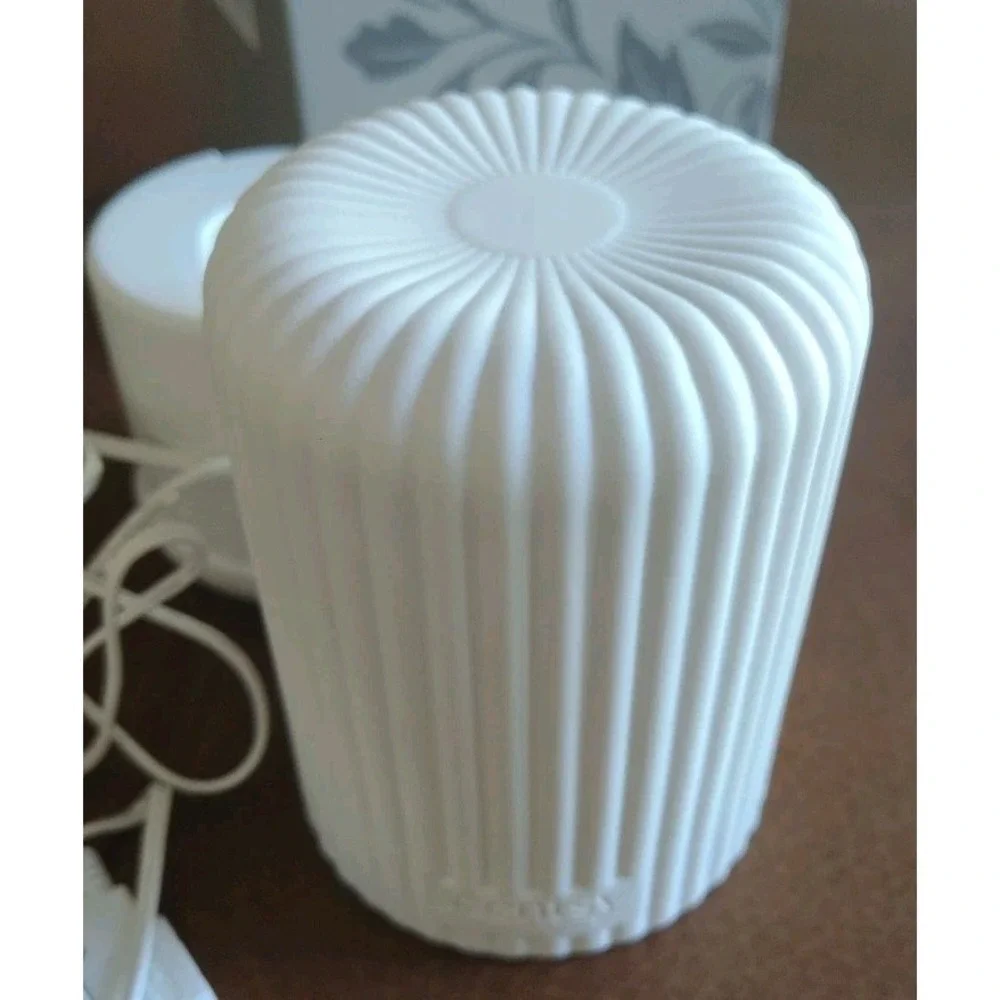 Scentsy Solo Fragrance Cartridge Diffuser Used 40 HRS 2 Cartridges New Open Box